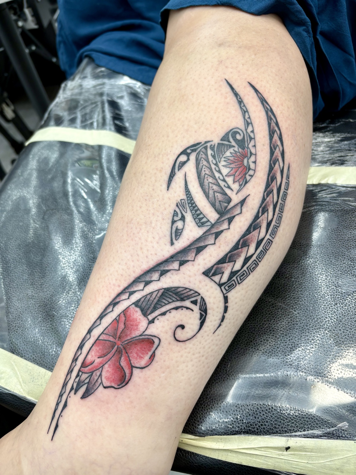 Wee Man at Hale Nui Tattoos with two other artists, 2013
